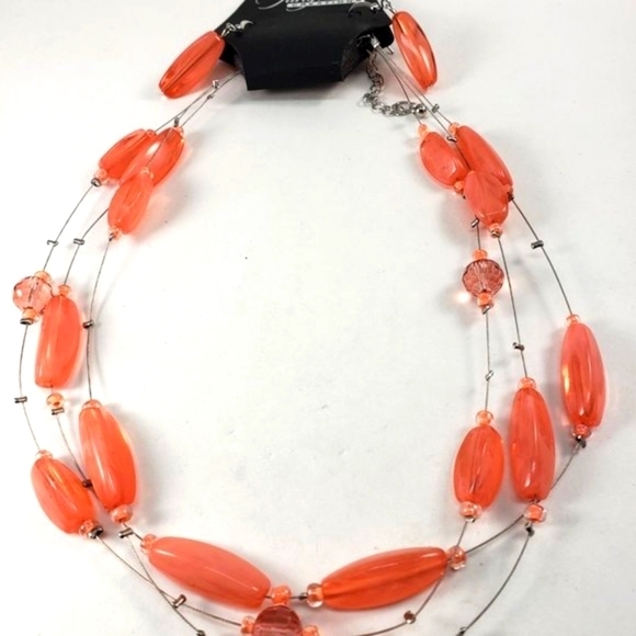 Silver tone Layered illusion Salmon color Beaded Necklace with matching Earrings - Picture 6 of 8